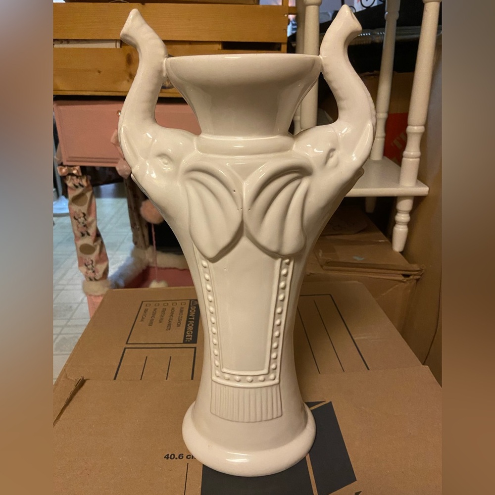 Elegant Bowring White elephant Candle pillar